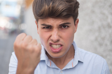 Obraz premium angry aggressive man threatening you with his fist