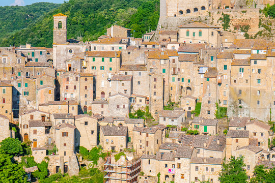 Gli edifici del piccolo borgo di Sorano, Grosseto, Toscana, Italia