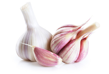 Obraz premium Garlic isolated on white background.