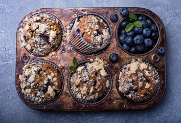 Blueberry muffins with streusel