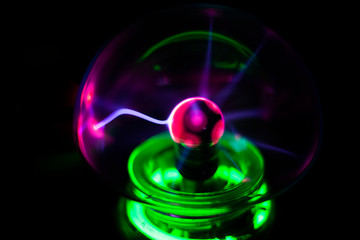 Balloon with electricity inside. The effect of plasma inside a glass ball. Electricity zips inside the sphere. An experiment with electricity. Lamp for the home.