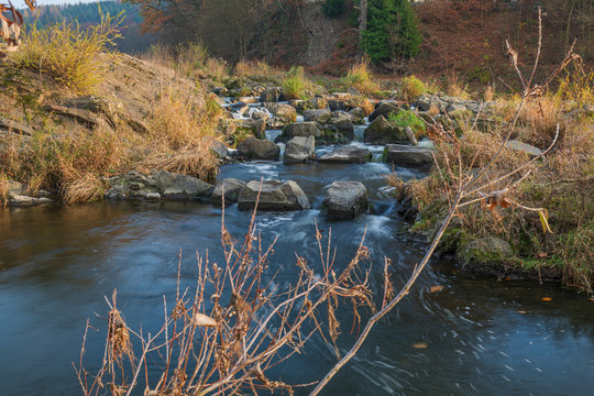 Der Siegwasserfall im Fluss Sieg am Ort Schladern