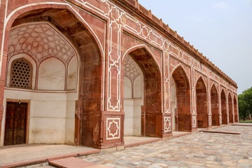 Fototapeta na wymiar symmetrical arches at the base of Humayun's Tomb, New Delhi, India