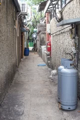 Wandcirkels Smal steegje Old narrow alley Korea. streets and narrow alleyways of Korea.  © bong