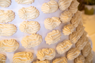 Tour de meringues pour un mariage