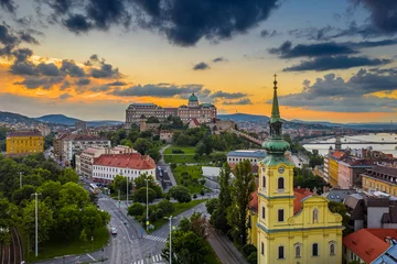Photo sur Plexiglas Széchenyi lánchíd Budapest, Hungary - Aerial skyline view of Budapest with Saint Catherine of Alexandria Church, Buda Castle Royal Palace and Szechenyi Chain Bridge with a beautiful golden sunset at summer time