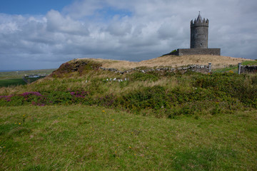 Fototapeta na wymiar Cliffs of Moher Westcoast Ireland castle