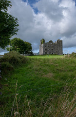 Fototapeta na wymiar Ireland countryside abandoned castle