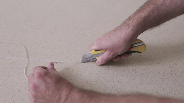 Hot welding - it is necessary to treat the edges of linoleum with a knife - a peculiar groove forms, the depth of which reaches the base of the coating - the seam is thoroughly cleaned from dust