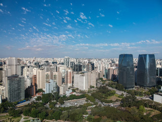 Vista aérea do Itaim Bibi e Parque do Povo em São Paulo, Brasil