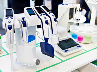 Smart pipette stand for chemical