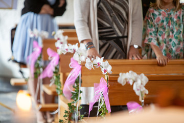 Naklejka na ściany i meble Détail de la décoration durant une cérémonie de mariage à l'église