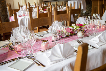 Détail de la décoration sur lia table d'un mariage