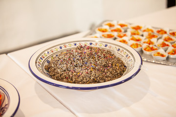 Plat faisant parti d'un buffet de nourriture