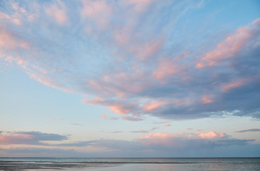Clouds in the background of the sea
