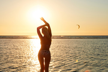 Fototapeta na wymiar Beautiful girl standing on the beach