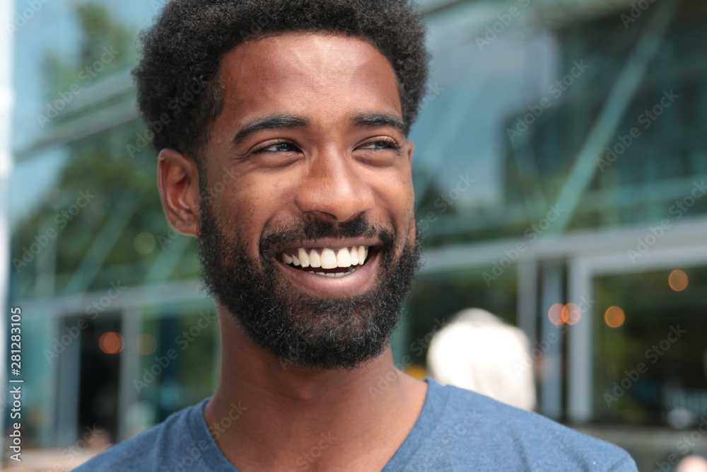 Poster Beautiful black man outside