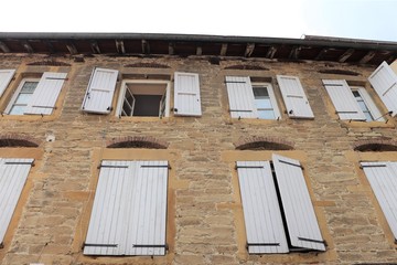 Facade d'immeuble typique dans le village de Saint Jean de Bournay - Département Isère - France