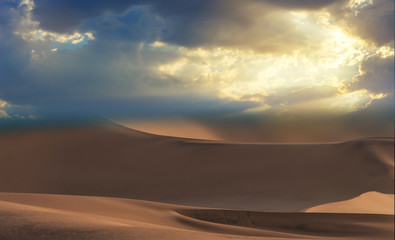 Fototapeta na wymiar Beautiful sand dunes and dramatic skyin the Namib desert