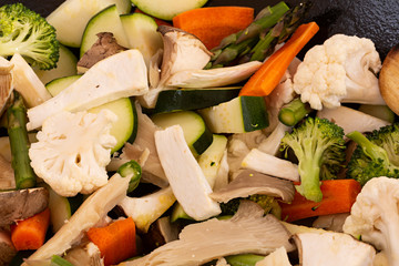 Verduras variadas preparadas para cocinar.