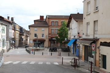 Fototapeta premium Fontanna na Place des Terreaux - wioska Saint Jean de Bournay - departament Isère - Francja
