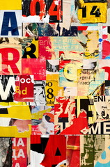 Obraz premium Kolaż wielu cyfr i liter zgranych podarte reklamy uliczne plakaty grunge pognieciony zmięty papier tekstura tło afisz powierzchnia tła