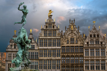 Fototapeta na wymiar Fontana de Brabo and historical buildings on the Grote Markt square in Antwerp. The main attraction of Antwerp .Houses of guilds in background. Belgium. Europe. European travel.
