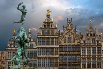 Foto op Plexiglas Fontana de Brabo and historical buildings on the Grote Markt square in Antwerp. The main attraction of Antwerp .Houses of guilds in   background. Belgium. Europe. European travel. © notistia