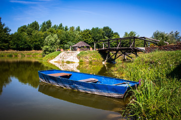 Obraz premium Old blue vintage wooden boat in a lake