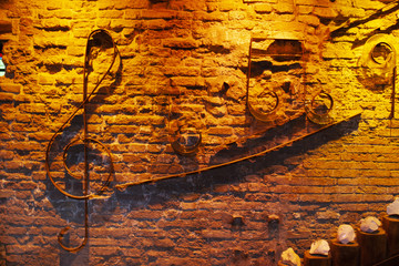 note musicali nel muro