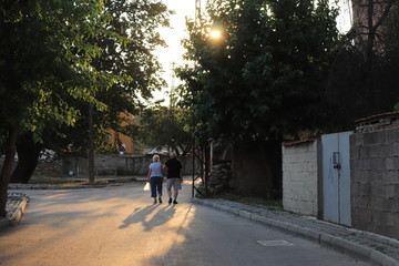 Fototapeta na wymiar lovers walking in the street