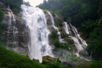 Obraz premium Wachiratarn Waterfall, Chiang Mai, Thailand, a beautiful mountain waterfall landscape