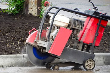 Drive asphalt cutter in action