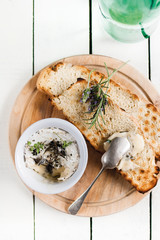 Focaccia con queso camembert 