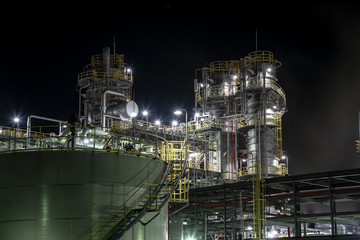 日本の工場のタンク、プラント