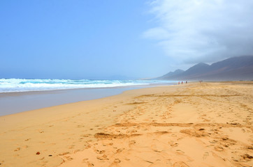 Fototapeta na wymiar Long and Empty Fine Sand Beach of El Cofete in Fuerteventura on a Cloudy Day 