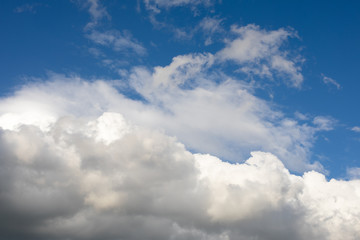 Obraz premium Blue sky background with clouds.Large, big fluffy cumulus cloud. Close up