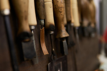 靴職人が使う革細工の工具