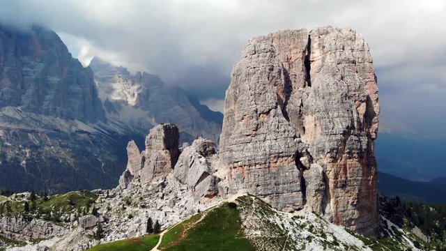vol autour d'un site g&eacute;ologique exceptionnelle, dans les alpes Italiennes