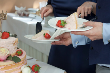 wedding cake pink day strawberry