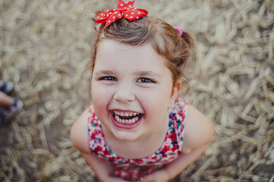 gl&uuml;ckliches Kinderlachen 