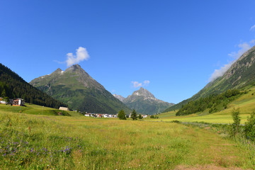 Fototapeta premium Galtür im Paznaun, Tirol (Österreich)
