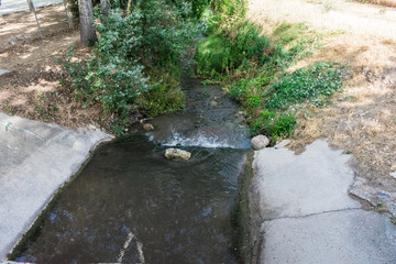 Obraz premium river stream from stone bridge