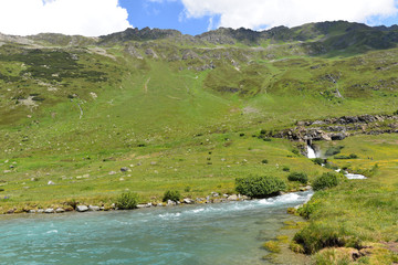 Fototapeta na wymiar Zeinisbach zwischen Vorarlberg und Tirol