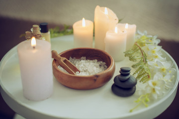 Obraz na płótnie Canvas Salt Spa treatment set on wooden table