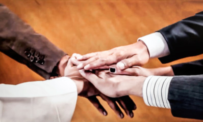 Obraz na płótnie Canvas Business people shaking hands