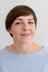 Naklejka premium Portrait of a smiling woman with a short hair close-up