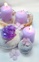 Obraz na płótnie Canvas candles, flowers hydrangea, amethyst geode crystal, spa stones on white background. Spa therapy composition. Ritual for relaxation, meditation. soft selective focus