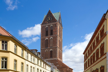 Fototapeta premium Marienkirche in Wismar, Hansestadt an der Ostseeküste