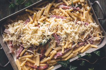 Mac and Cheese, Gratin de Macaroni au Jambon Speck et Romarin